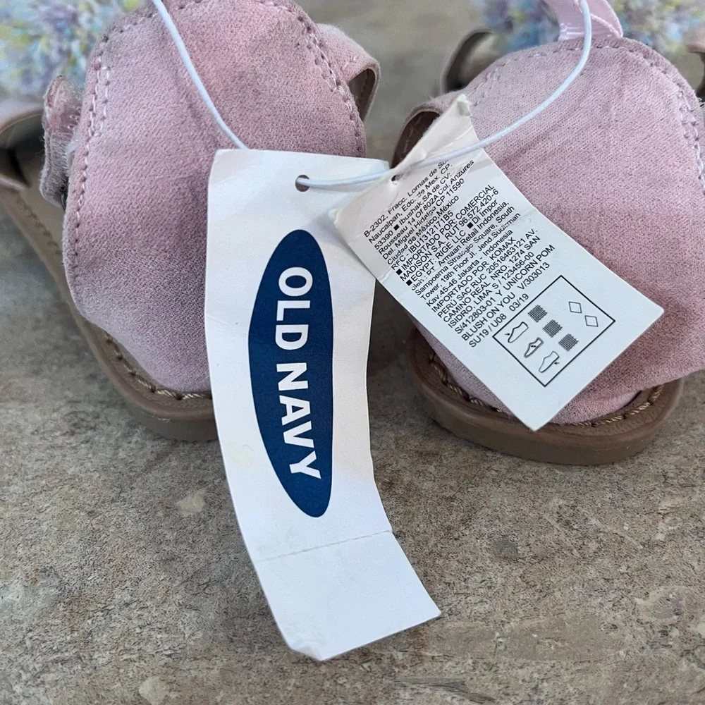 Old Navy Toddler Sandals - Picture 4 of 4